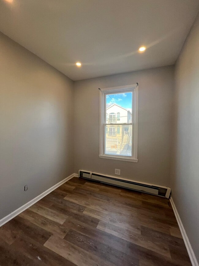 Photo - 91 W 20th St Unidad 2