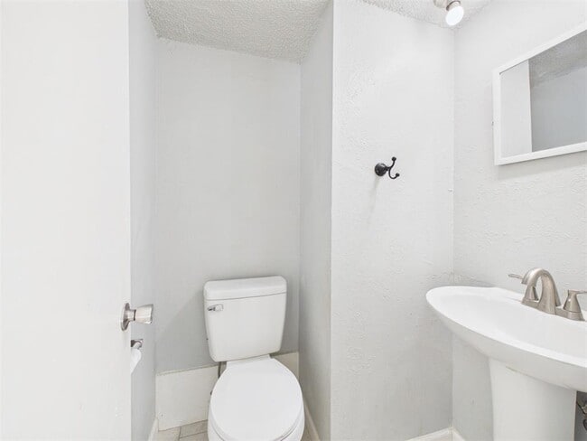 Photo - 401 SE 12th Ave Unit 208