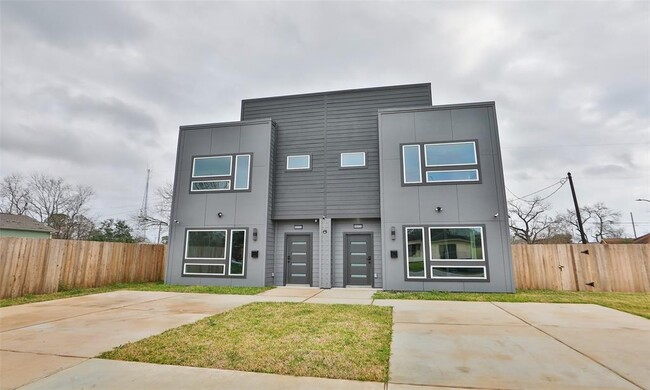 Photo - 9315 Ashville Dr Unidad A Rental