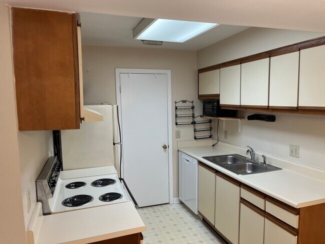 Kitchen - 5701 Chapman Mill Dr Unit #330