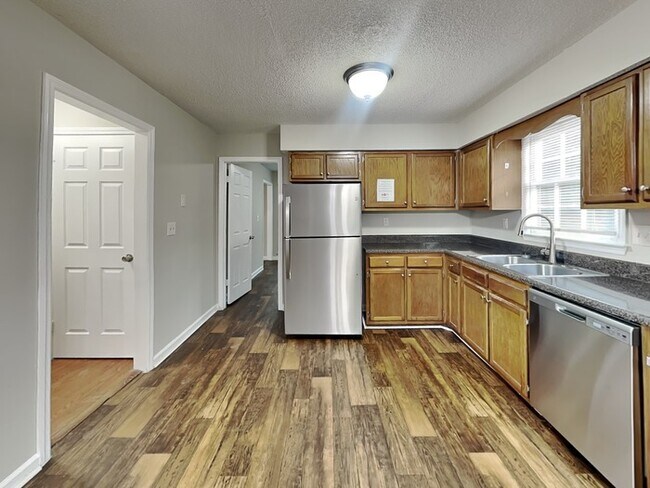 Photo - 1324 Interlaken Pass