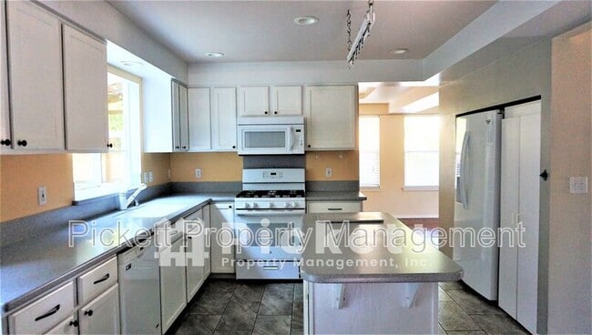 Photo - 7283 Creek Wood Pl NE