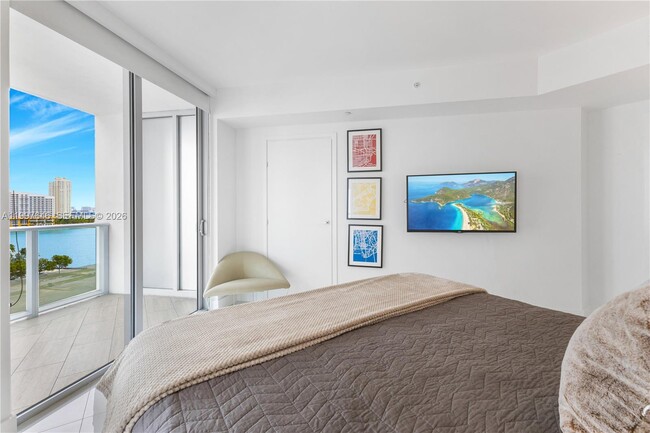 Photo - 1300 Brickell Bay Dr Unidad 1010