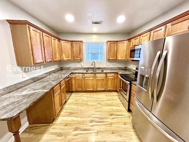 Photo - 1065 Fair St SW