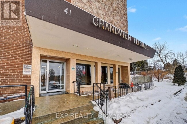 Photo - 41 Sutherland St W Unit 419