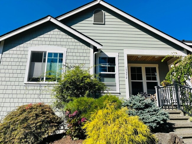 Building Photo - Furnished 2 bedroom cottage in downtown Po... Rental