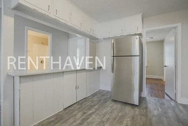 Photo - 207 Branham St