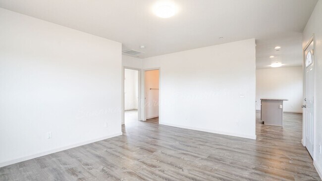 Photo - 382 Ely Rd N