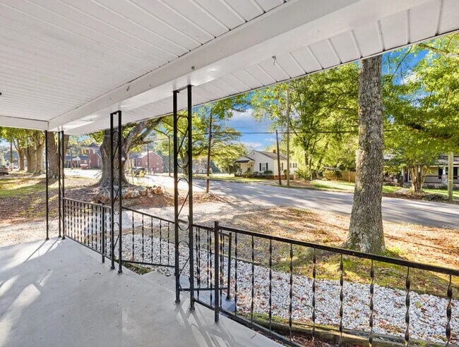 Photo - 532 E Iredell Ave Unit B