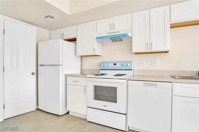 Building Photo - 2217 N Jones Blvd Rental