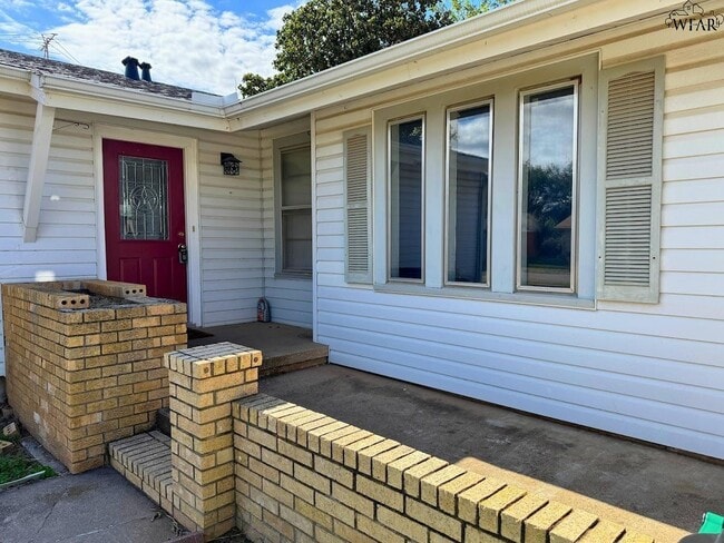 Photo - 405 Vaughn St