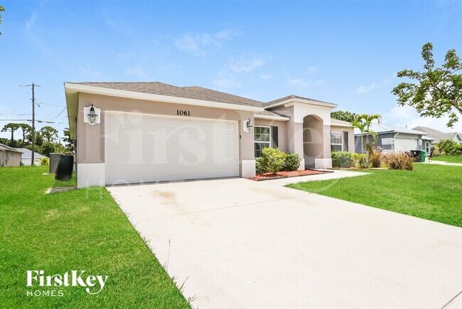 Photo - 1061 SW Du Bois Ave