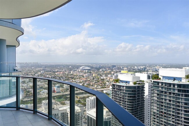 Photo - 1000 Brickell Plaza Unidad PH5907 Rental