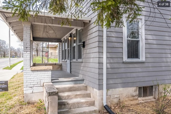 Photo - 2333 E 3rd St