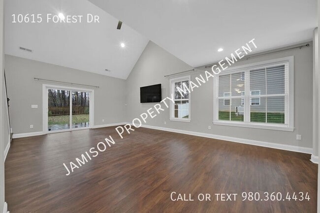 Photo - 10615 Forest Dr