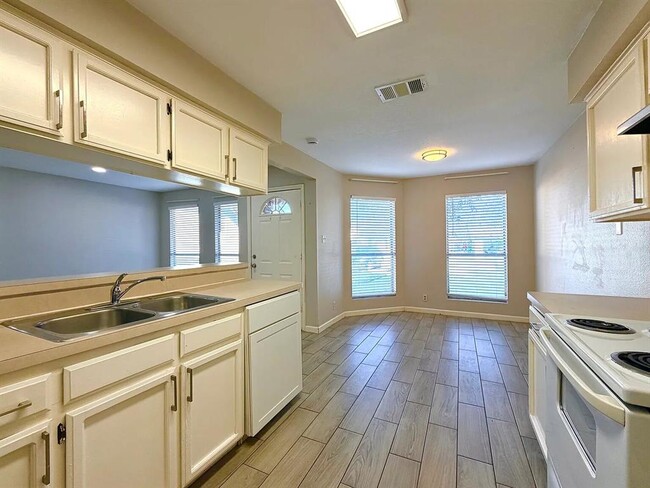 Photo - 209 E Noton St Unit 109