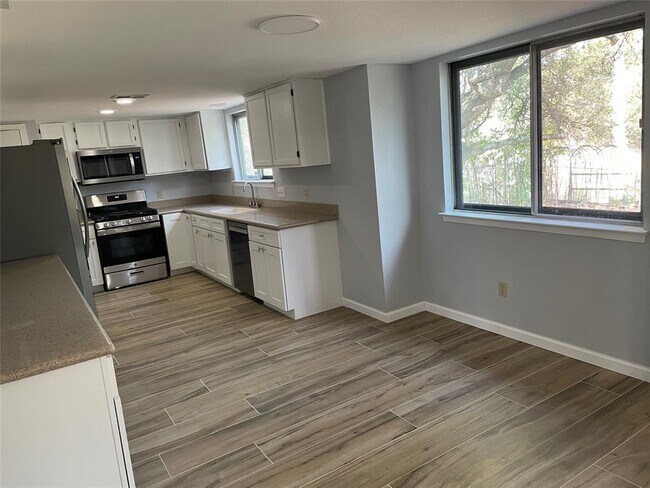 Photo - 8306 Hanbridge Ln