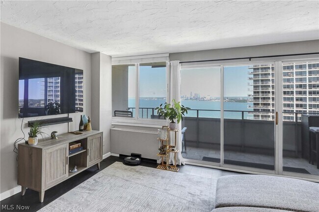 Photo - 12900 Lake Ave Unidad 1902
