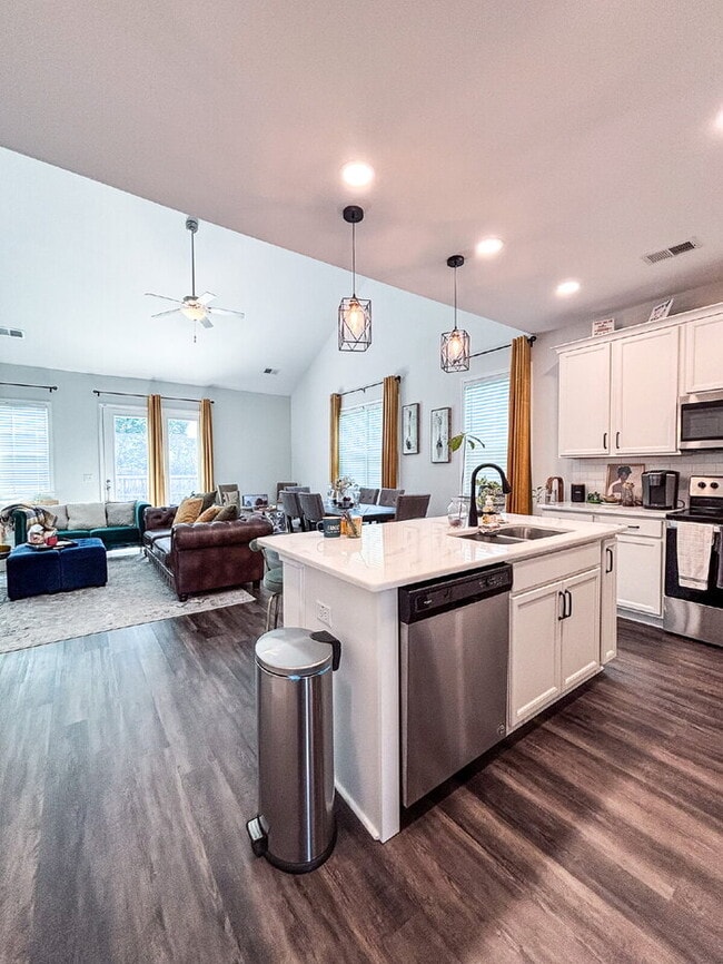 Photo - 212 Kirkland St