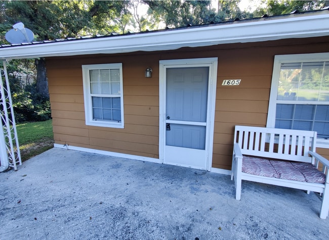 Building Photo - 1603 NW 16th Ct Unit 1605