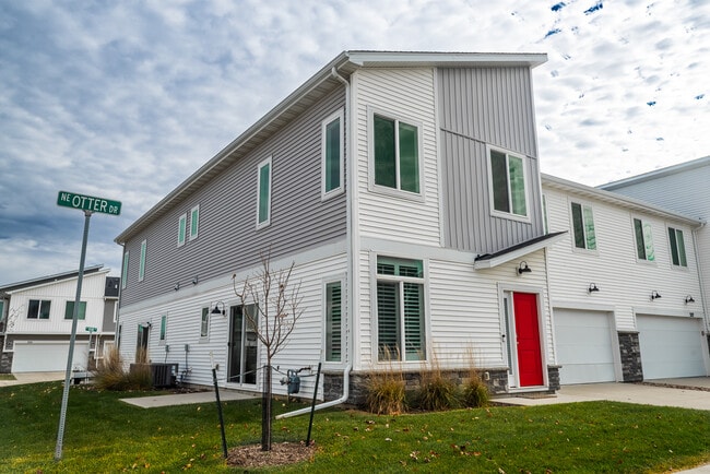 Photo - 329 NE Otter Dr