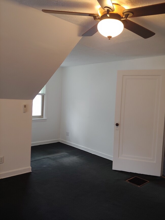Photo - 5922 W Leland Ave Unidad Upper Floor