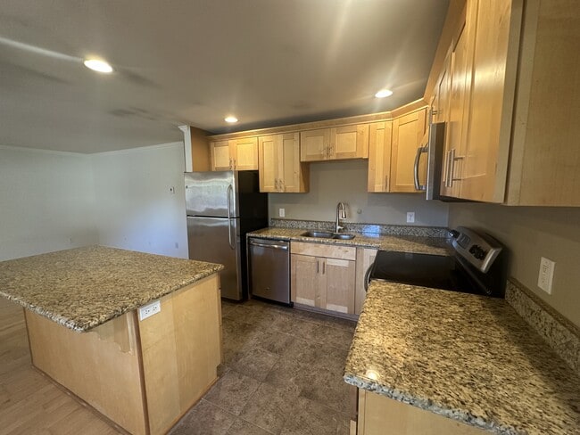 Photo - 415 Healy Ave S