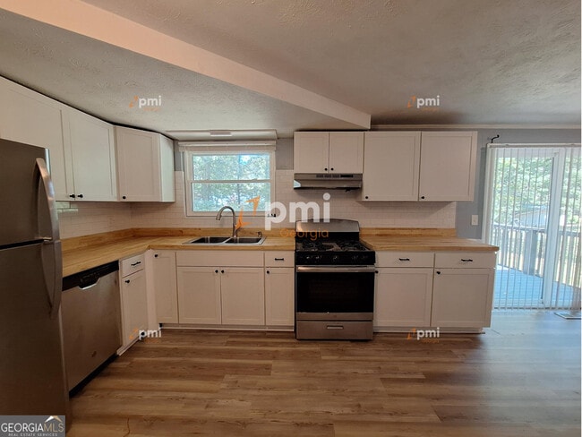 Photo - 6139 Lullwater Dr