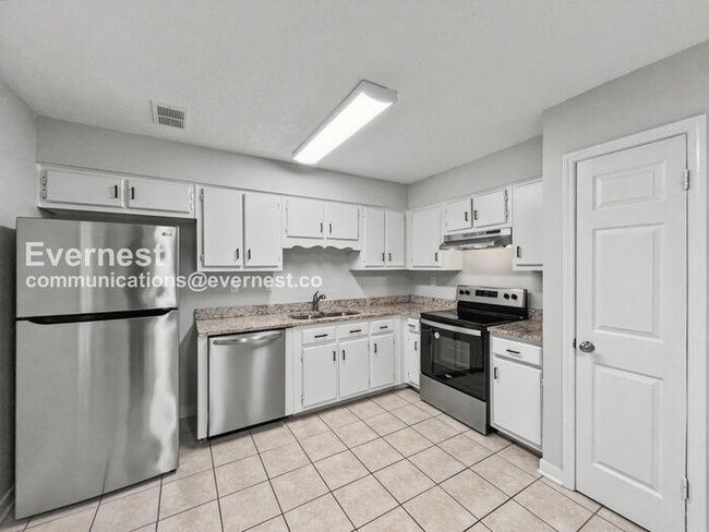 Photo - 10731 Chateau Dr