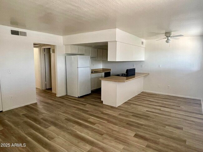 Photo - 2002 E Sweetwater Ave Unit 202