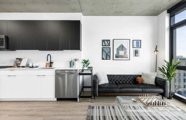 Building Photo - 151 N Elizabeth St