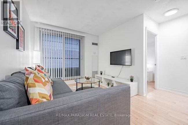 Photo - 250 Wellington St W Unit 228