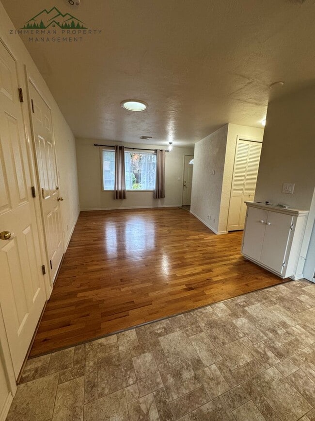 Photo - 394-396 Rosewood Ave Unit 394