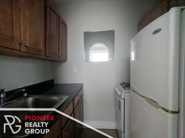 Photo - 425 W Roscoe St Unit 303
