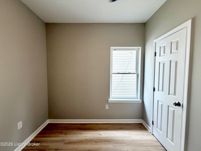 Photo - 118 E Collins Ct