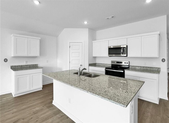 Photo - 550 Riggs St