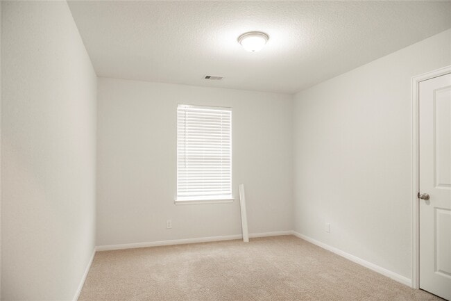 Photo - 208 Cambria Green Ln