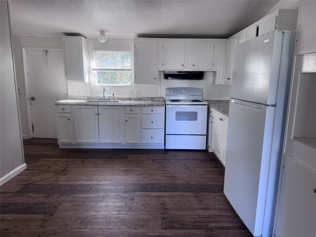 Photo - 934 Queenswood St