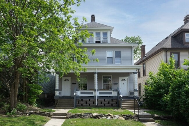 Building Photo - E Norwich Ave 135-137 MLR Unit 137 Rental