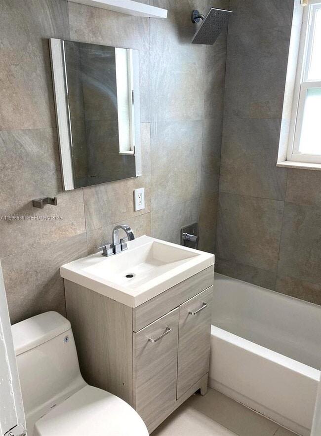 Photo - 920 NE 108th St