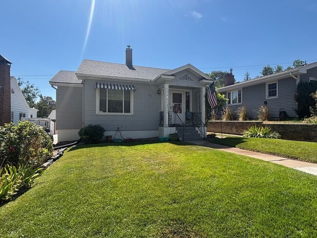 Building Photo - 3 Bedroom 1 Bathroom Rental