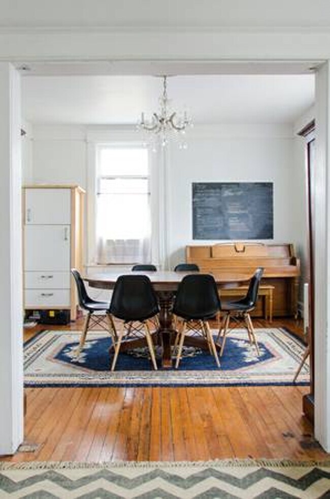 Dining room - 219 E Bellefonte Ave