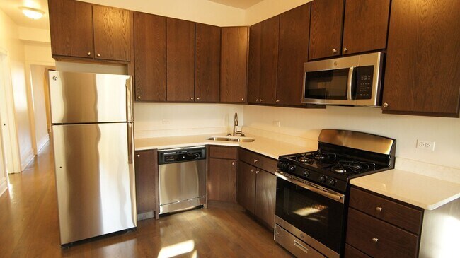 Building Photo - 2896 N Milwaukee Ave Unit 2 Rental