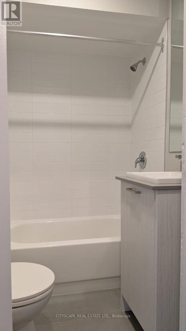 Photo - 85 Wellesley St E Unit 606