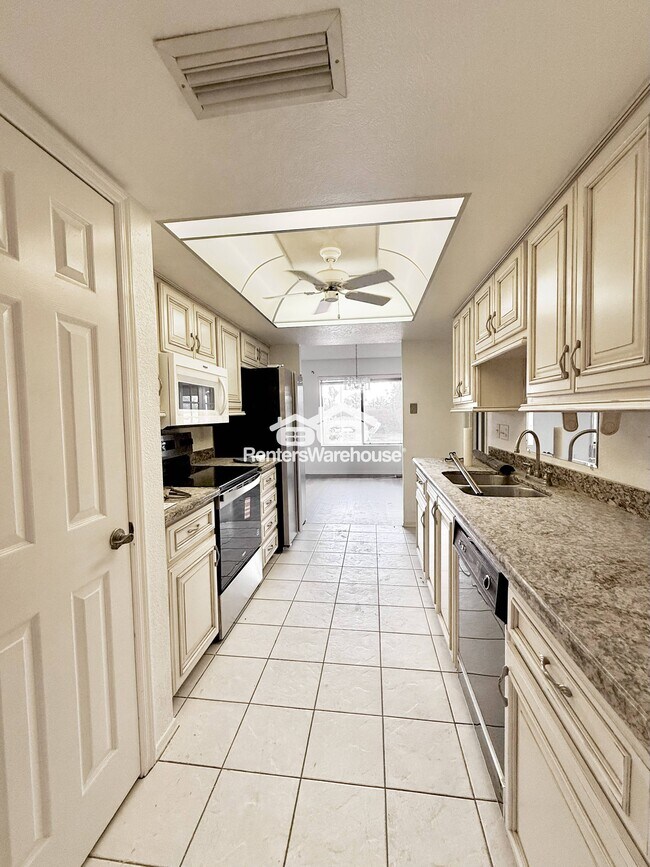 Photo - 1011 E Renee Dr