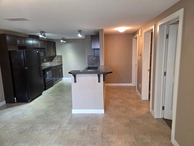 Photo - 189 Silkstone Rd W Unit 2