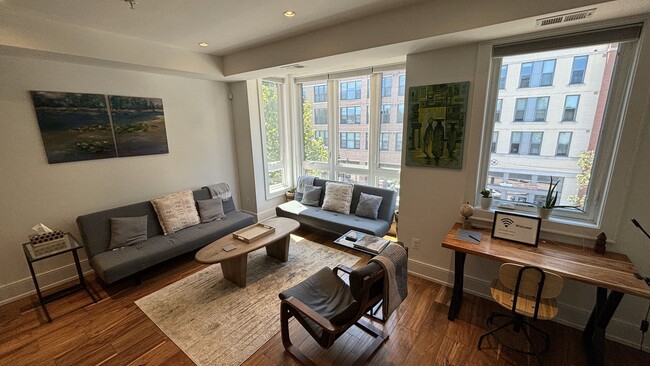 Living Room - 904 H St NE Apartment Unit 2