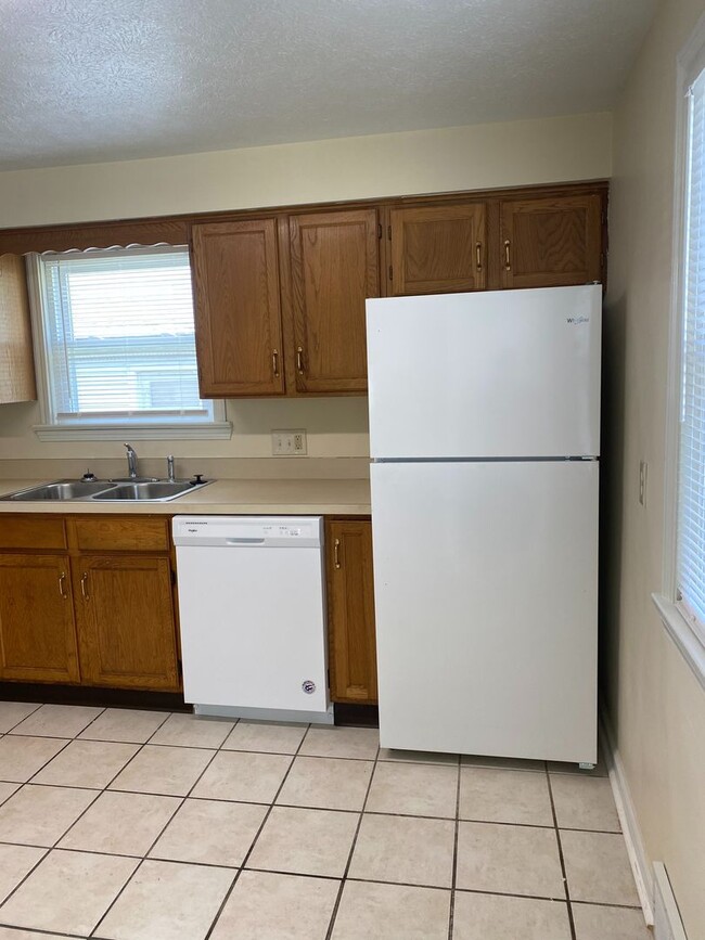 Photo - 422 Churchill Rd