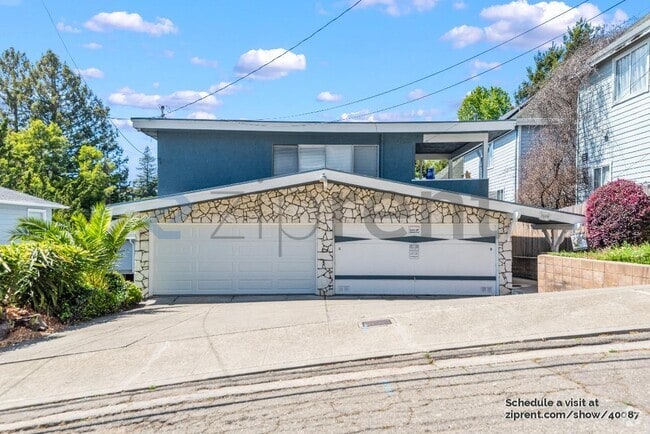 Building Photo - 3809 Buell St Rental