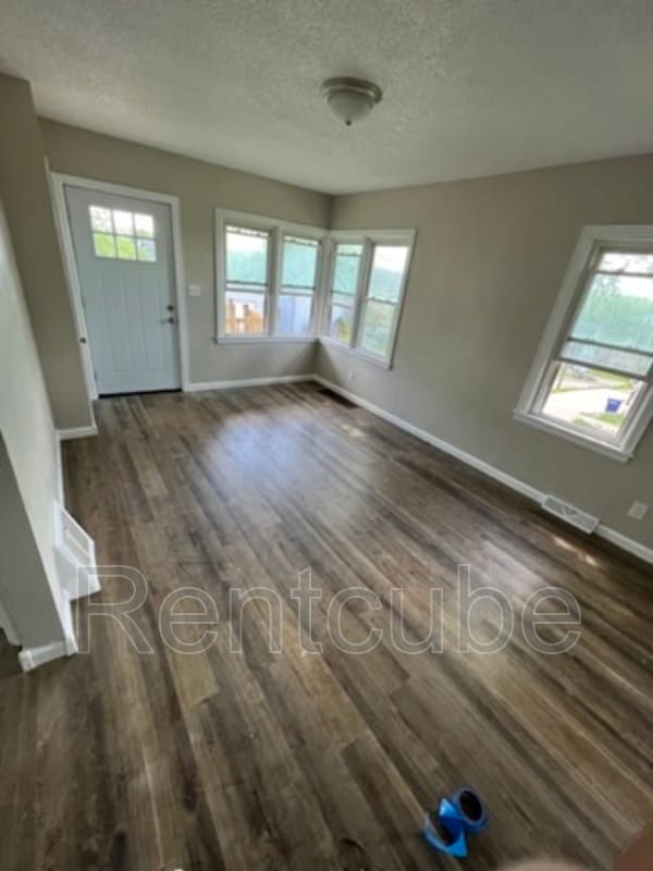 Photo - 915 Pleasant St